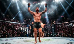 Aposta em luta de MMA com octógono e luvas